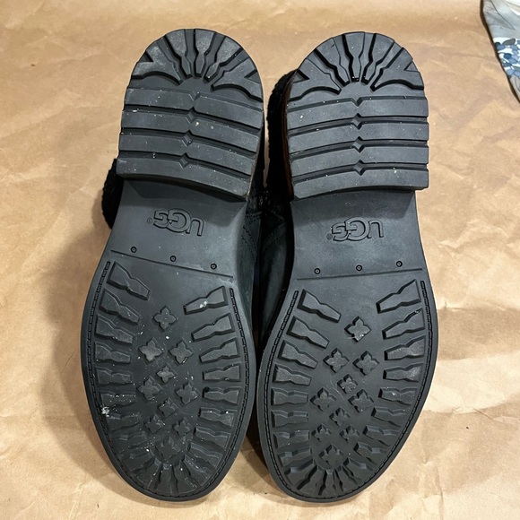 UGG BOOTS - Picture 2 of 8